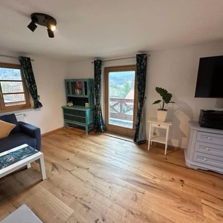 Charmante Farbenfrohe Wohnung Fuer Zwei Фишбахау Экстерьер фото