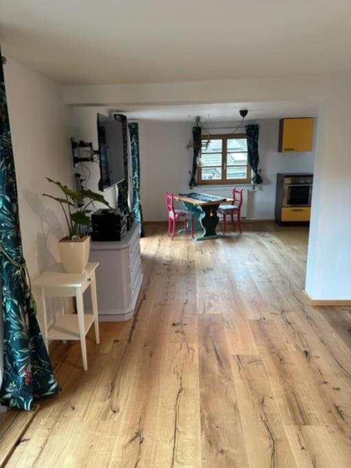 Charmante Farbenfrohe Wohnung Fuer Zwei Фишбахау Экстерьер фото