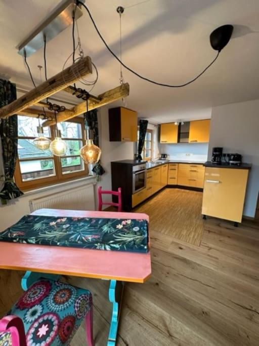 Charmante Farbenfrohe Wohnung Fuer Zwei Фишбахау Экстерьер фото